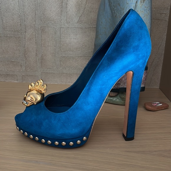 Blue suede high heeled peep toe pump - Picture 3 of 11